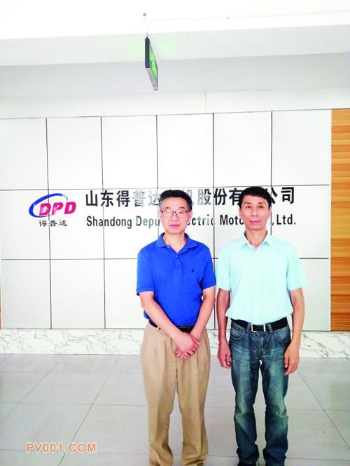  公司董事长王福杰（右一）与国家“千人计划”专家胡军博士合影。 照片由受访者提供
