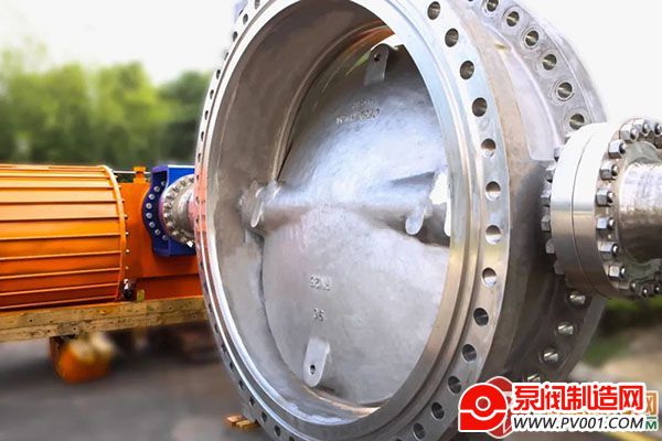 纽威阀门超大口径气动高温三偏心蝶阀顺利通过业主验收-泵阀制造网