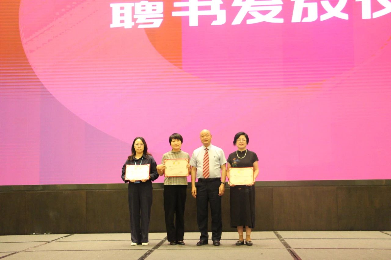 �������鳤�¾��ݣ��Ҷ���Ϊ���θ����鳤ׯ��ҡ���ӱ����¬��䷢Ƹ��