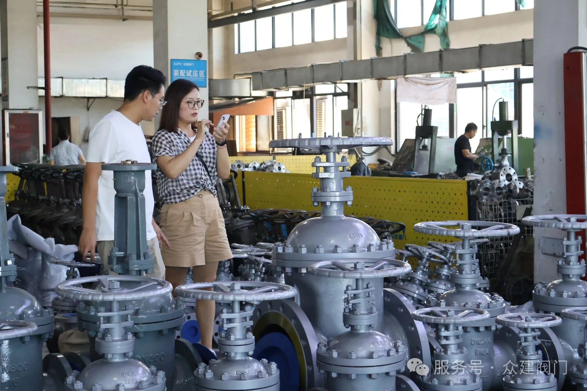 �ڽ����Ű���բ������Բ����ĻƷ�ʻ���ʿͻ��Ͽ�