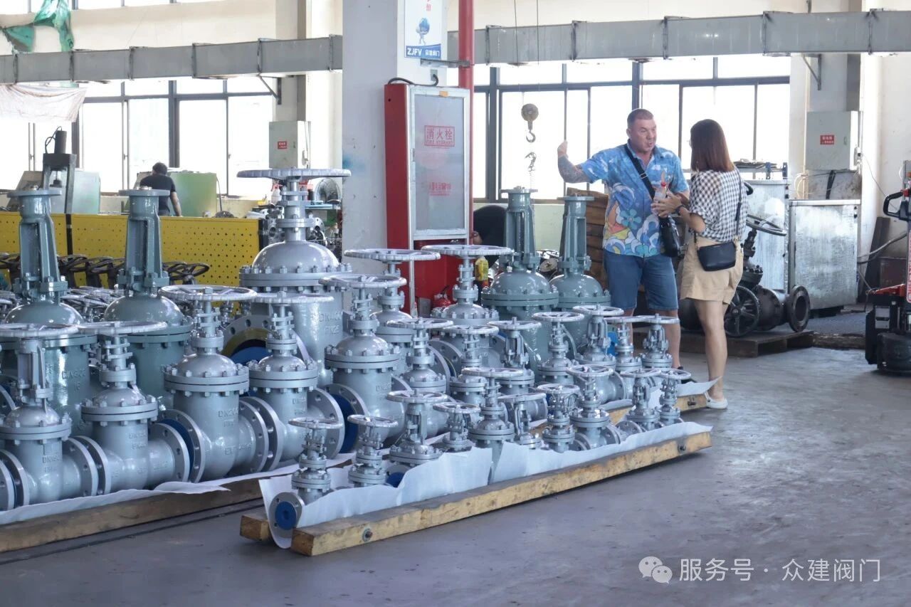 �ڽ����Ű���բ������Բ����ĻƷ�ʻ���ʿͻ��Ͽ�