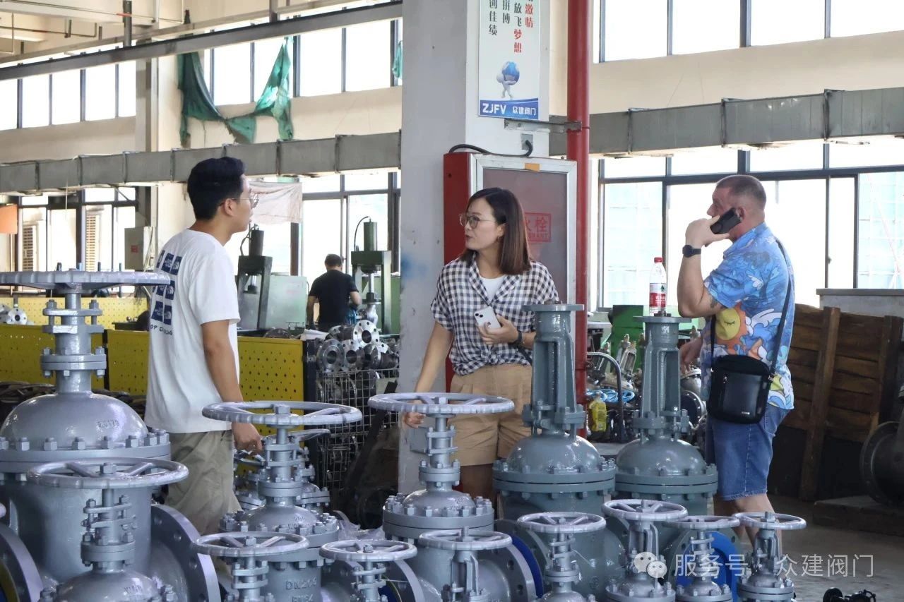 �ڽ����Ű���բ������Բ����ĻƷ�ʻ���ʿͻ��Ͽ�