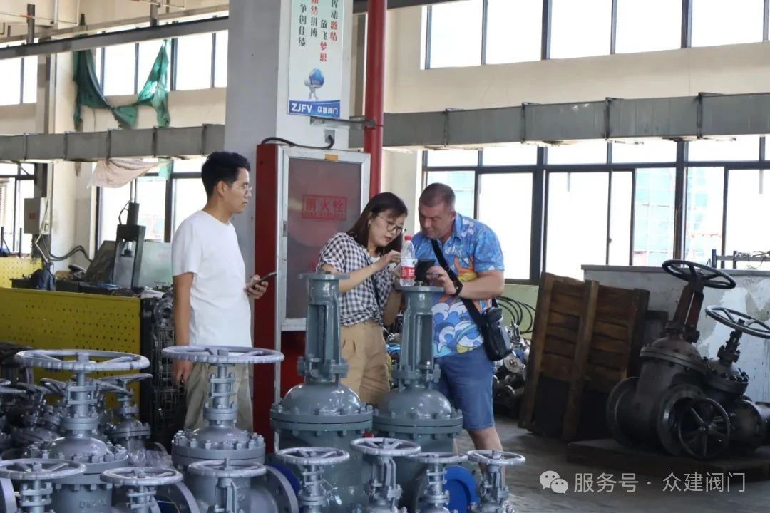 �ڽ����Ű���բ������Բ����ĻƷ�ʻ���ʿͻ��Ͽ�